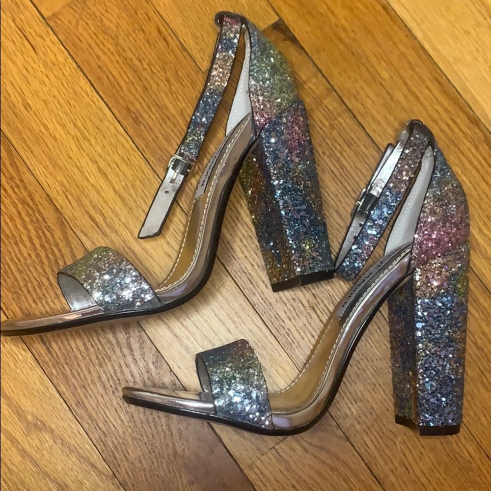 NWOT STEVE MADDEN HEELS